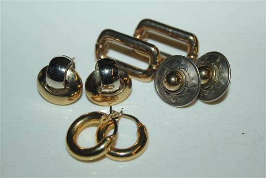 4 stylish pairs of earrings(-)